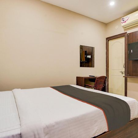 Hotel Airport Land Нью-Дели Экстерьер фото