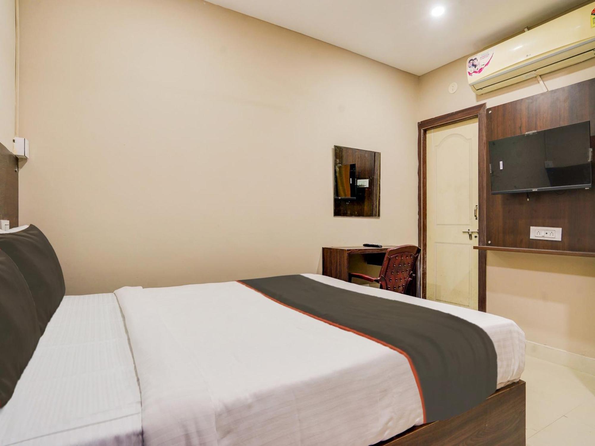Hotel Airport Land Нью-Дели Экстерьер фото