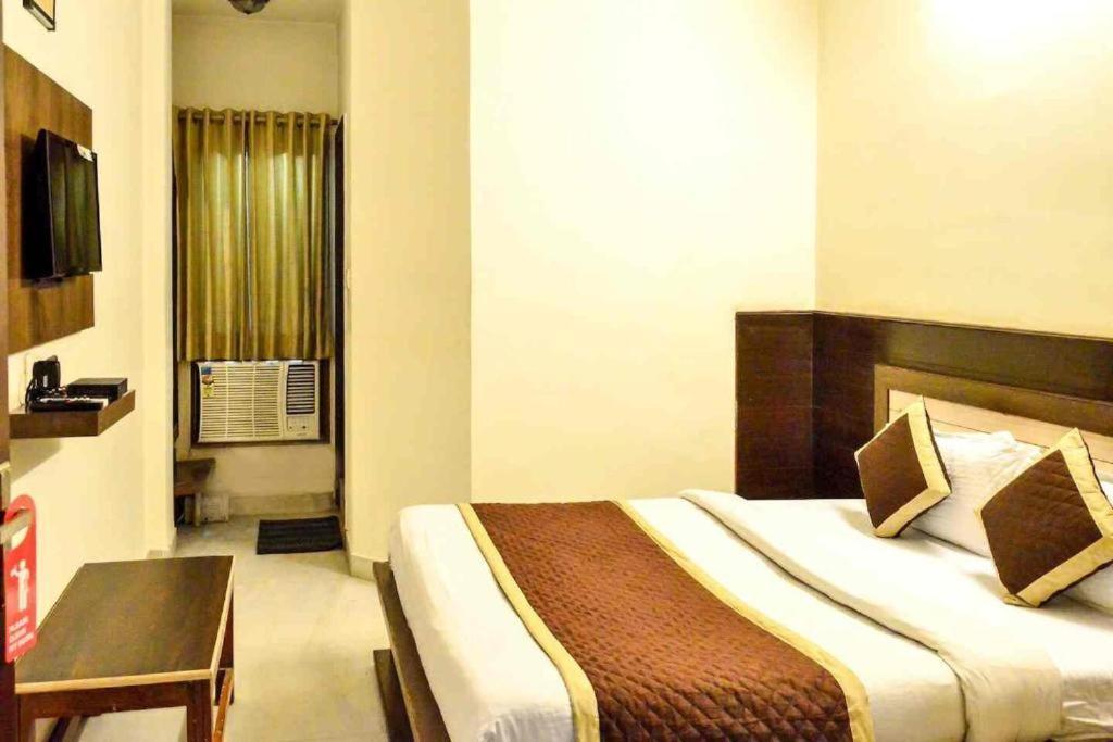 Hotel Airport Land Нью-Дели Экстерьер фото