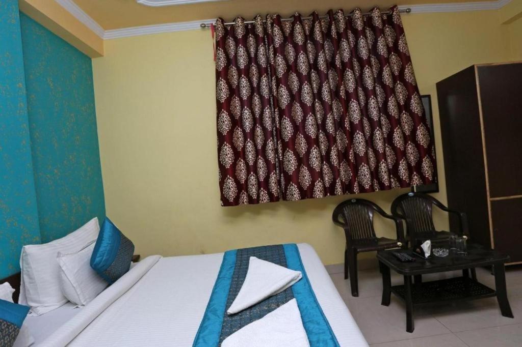 Hotel Airport Land Нью-Дели Экстерьер фото