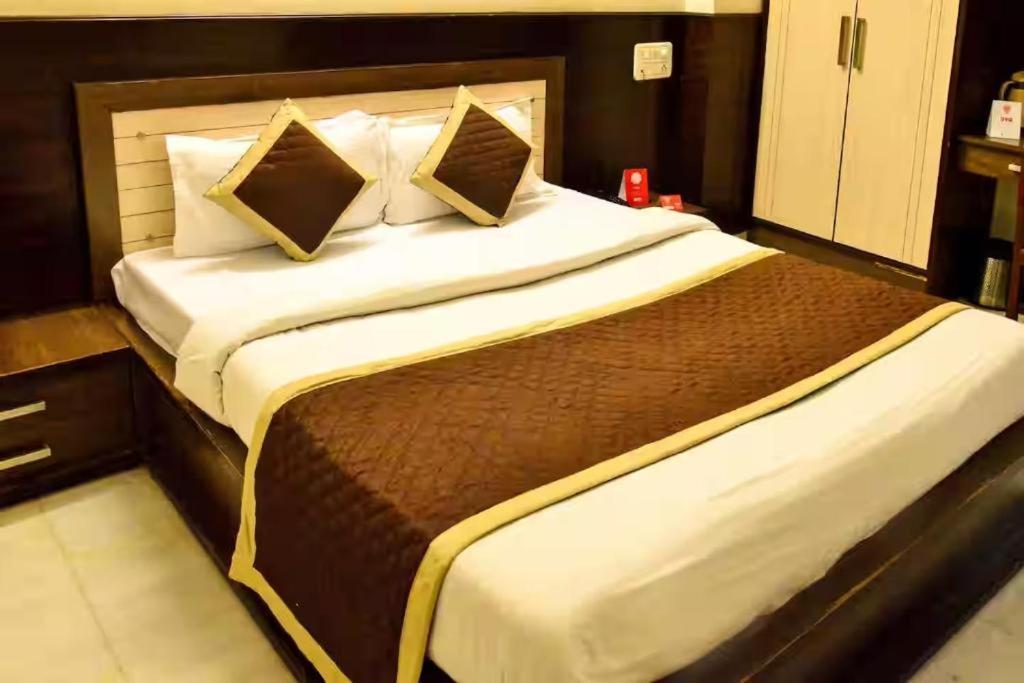 Hotel Airport Land Нью-Дели Экстерьер фото