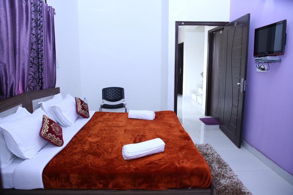 Hotel Airport Land Нью-Дели Номер фото