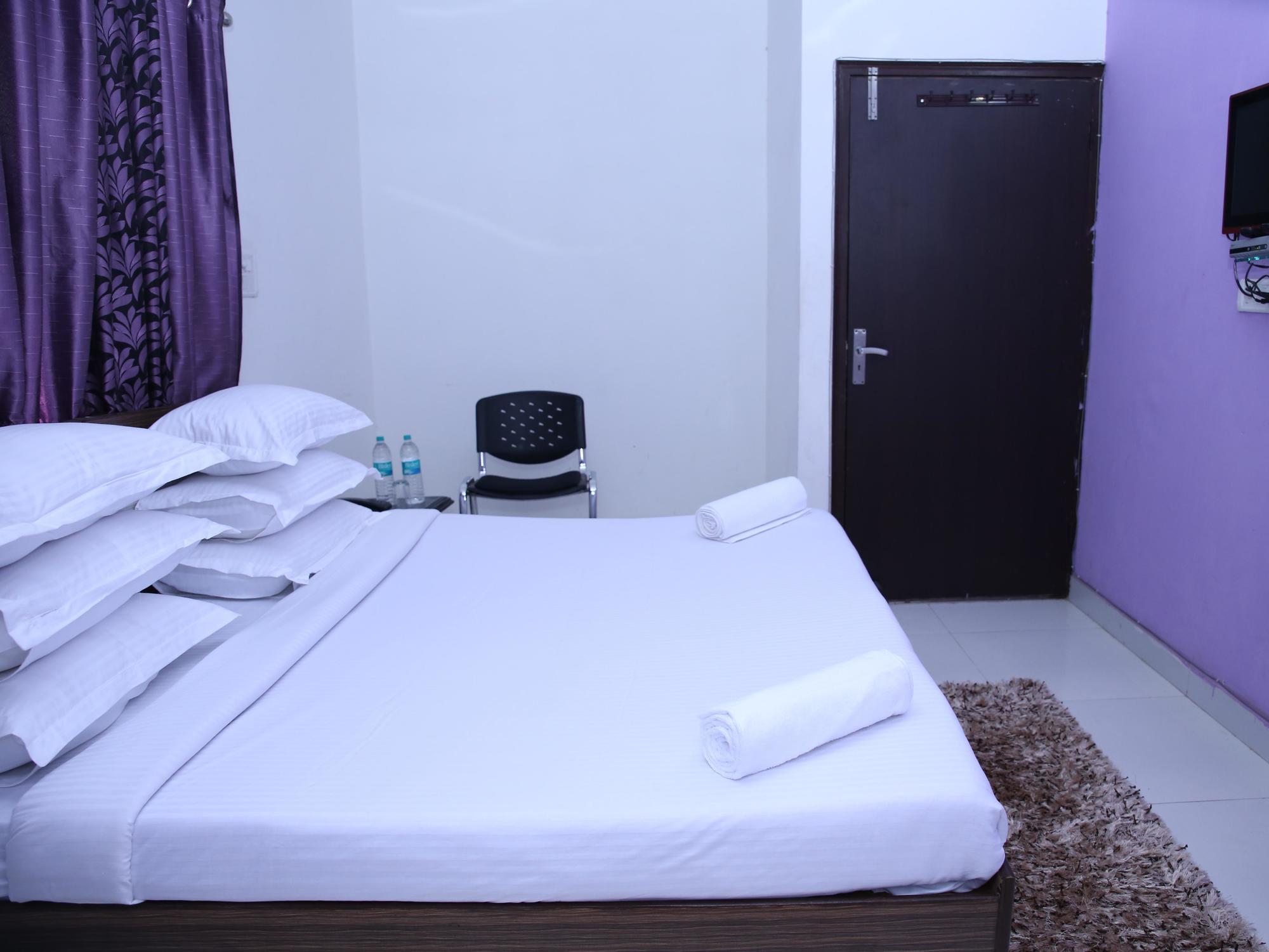 Hotel Airport Land Нью-Дели Экстерьер фото