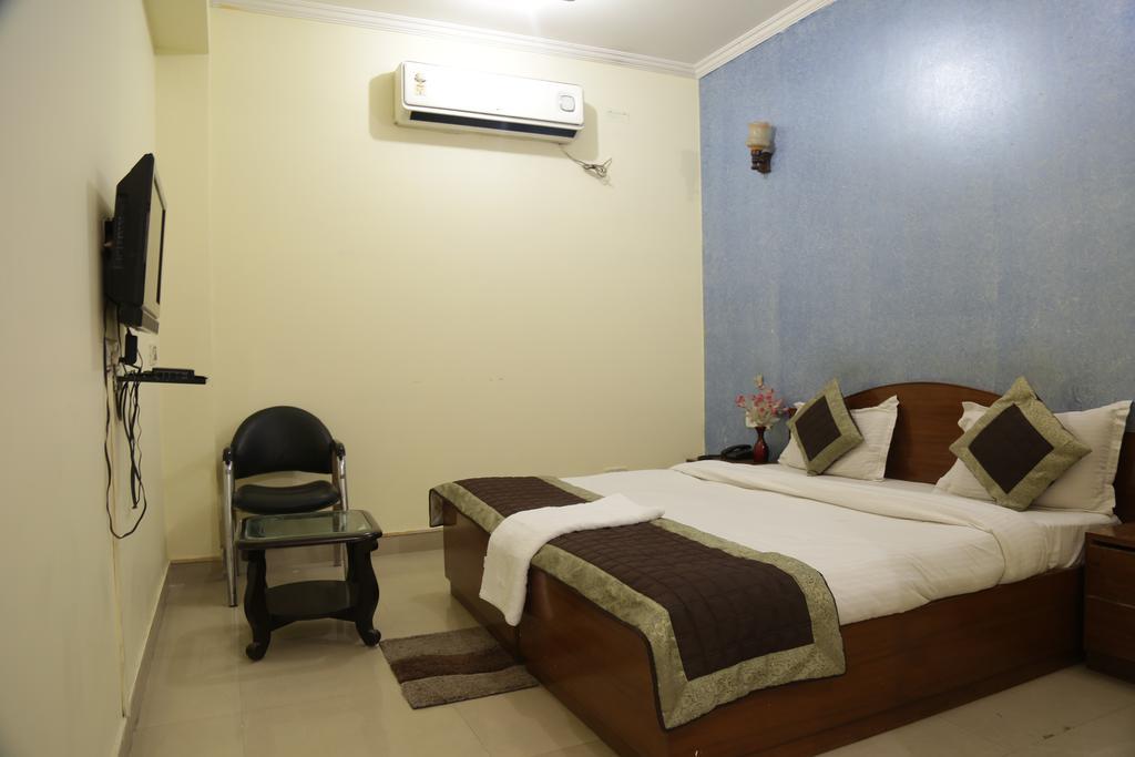 Hotel Airport Land Нью-Дели Экстерьер фото