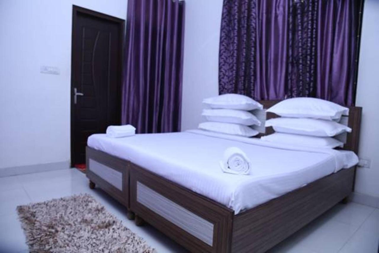Hotel Airport Land Нью-Дели Экстерьер фото