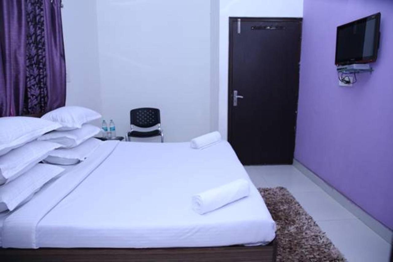 Hotel Airport Land Нью-Дели Экстерьер фото
