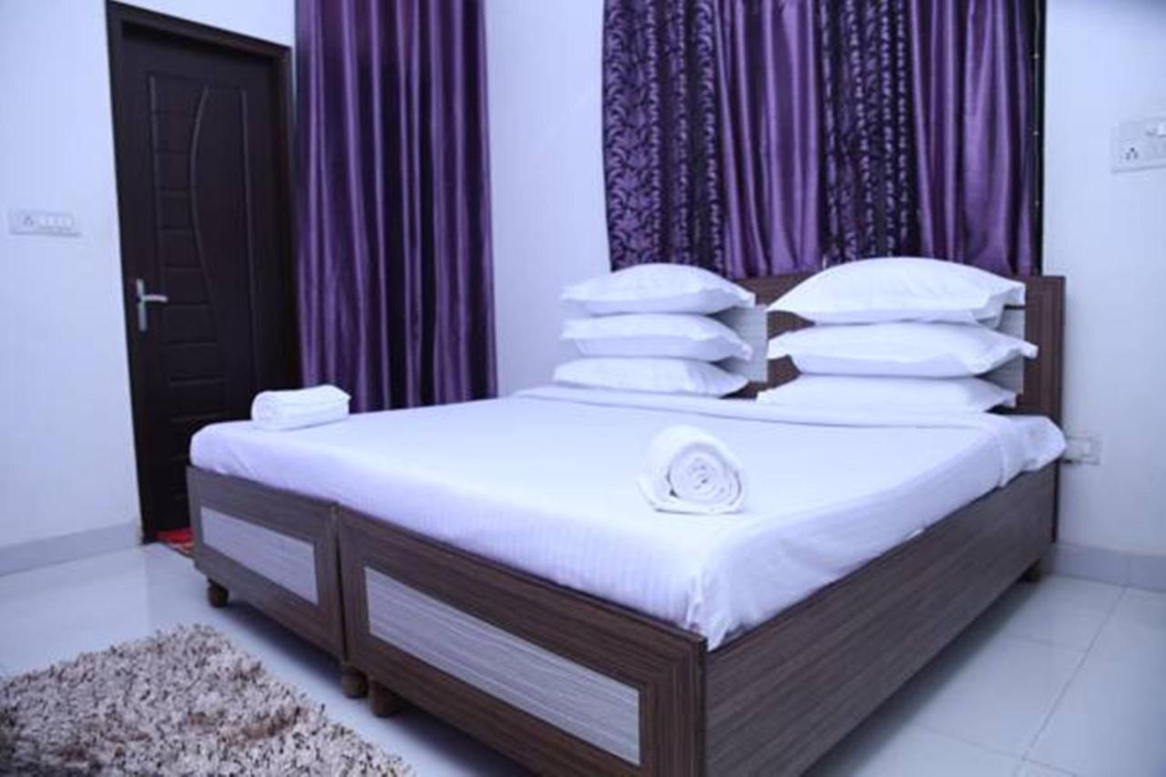 Hotel Airport Land Нью-Дели Экстерьер фото