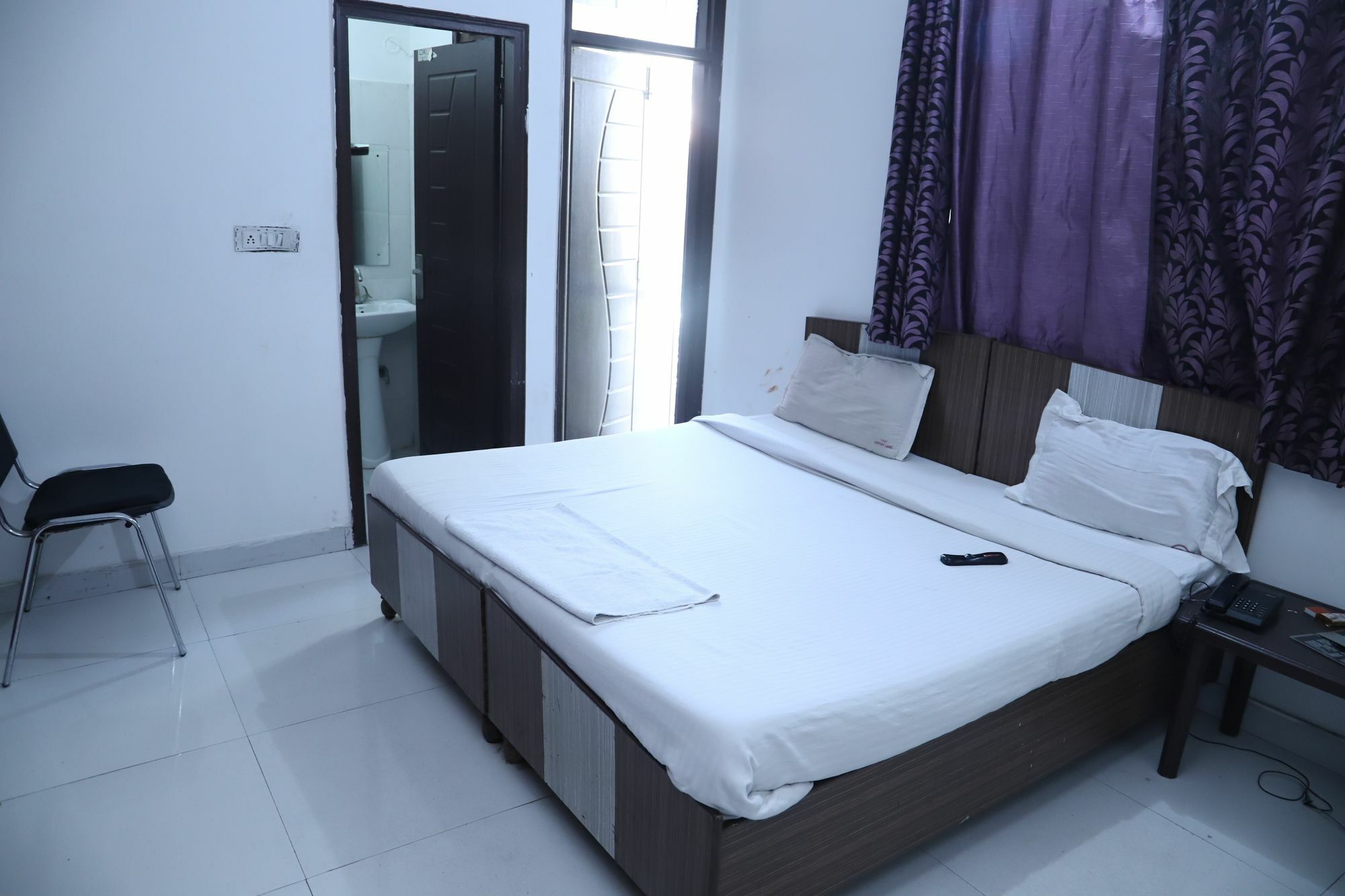 Hotel Airport Land Нью-Дели Экстерьер фото