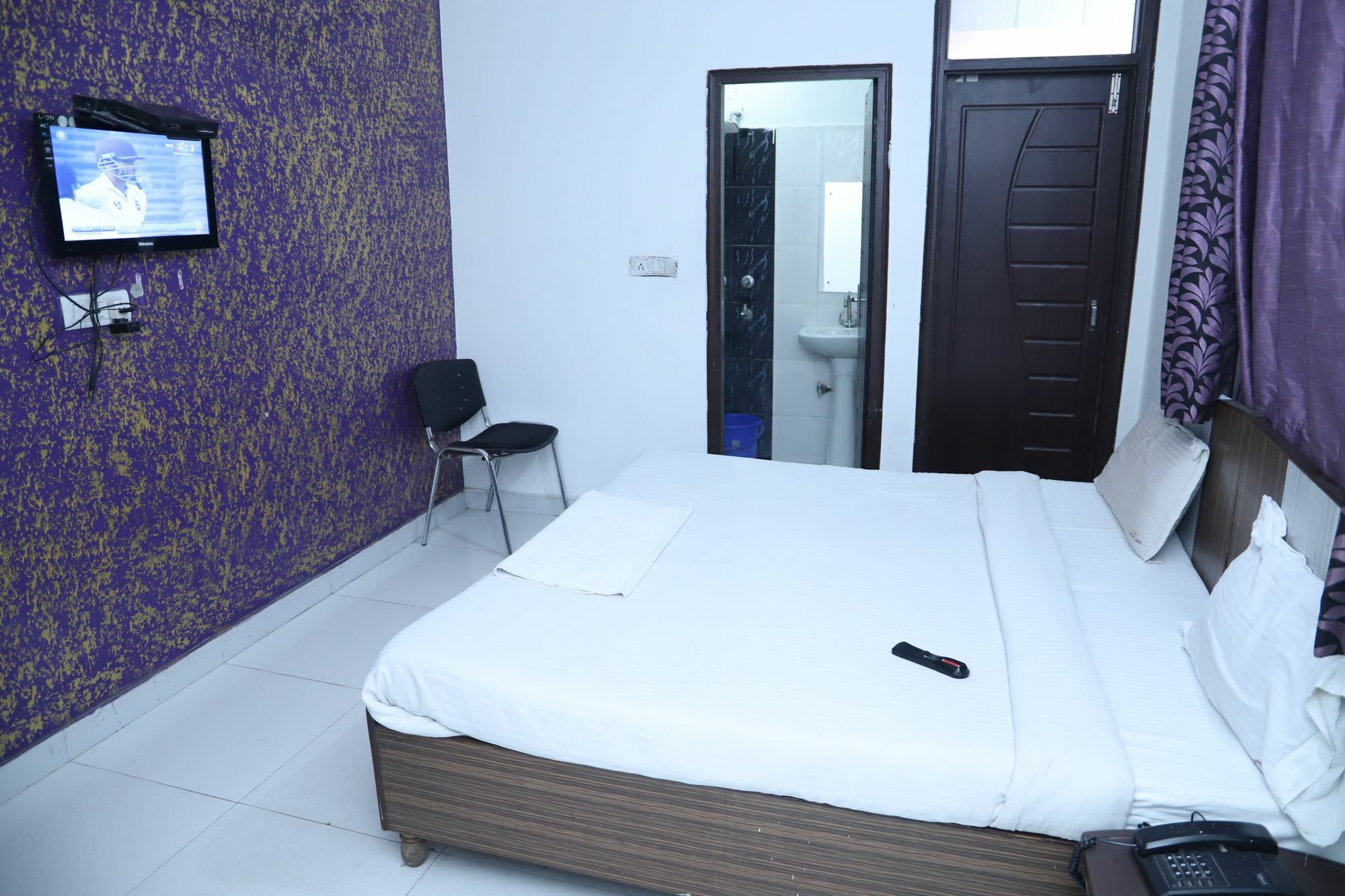 Hotel Airport Land Нью-Дели Экстерьер фото